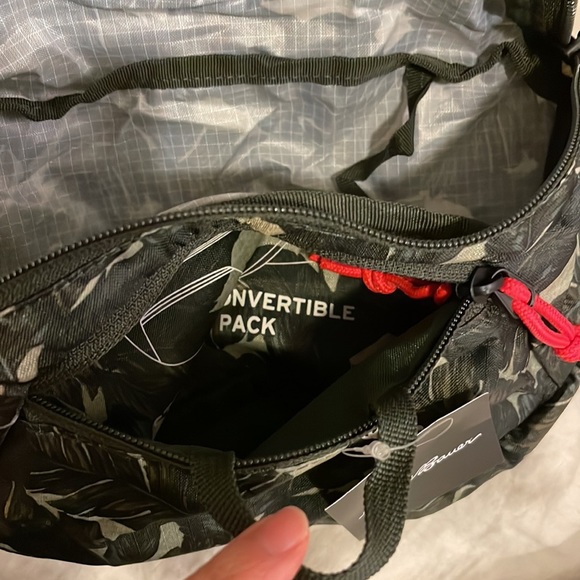 NWT Fanny Pack Stowaway Belt Bag - Picture 11 of 11